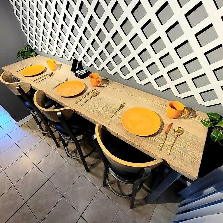 Hi-Tek-Duplex A-Two 75In 4K Led Villa Чарлстън Екстериор снимка