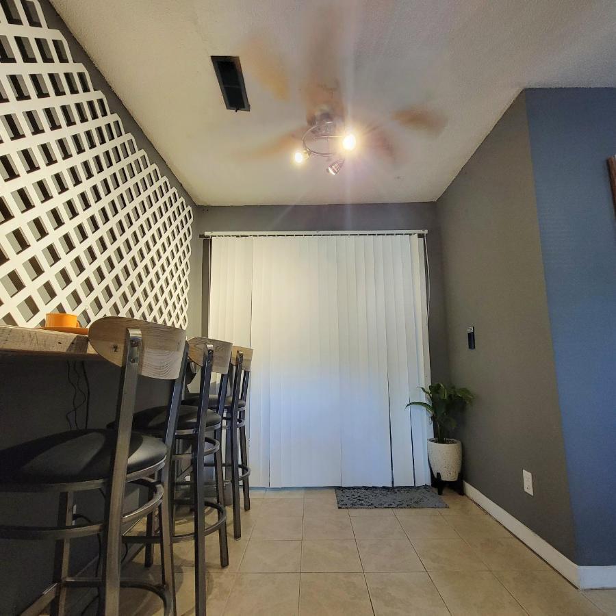 Hi-Tek-Duplex A-Two 75In 4K Led Villa Чарлстън Екстериор снимка