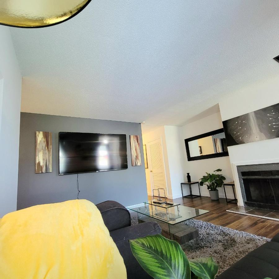 Hi-Tek-Duplex A-Two 75In 4K Led Villa Чарлстън Екстериор снимка